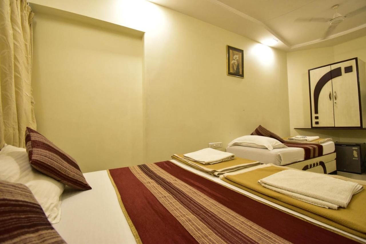 Hotel Kalpana Palace, Мумбай Екстериор снимка