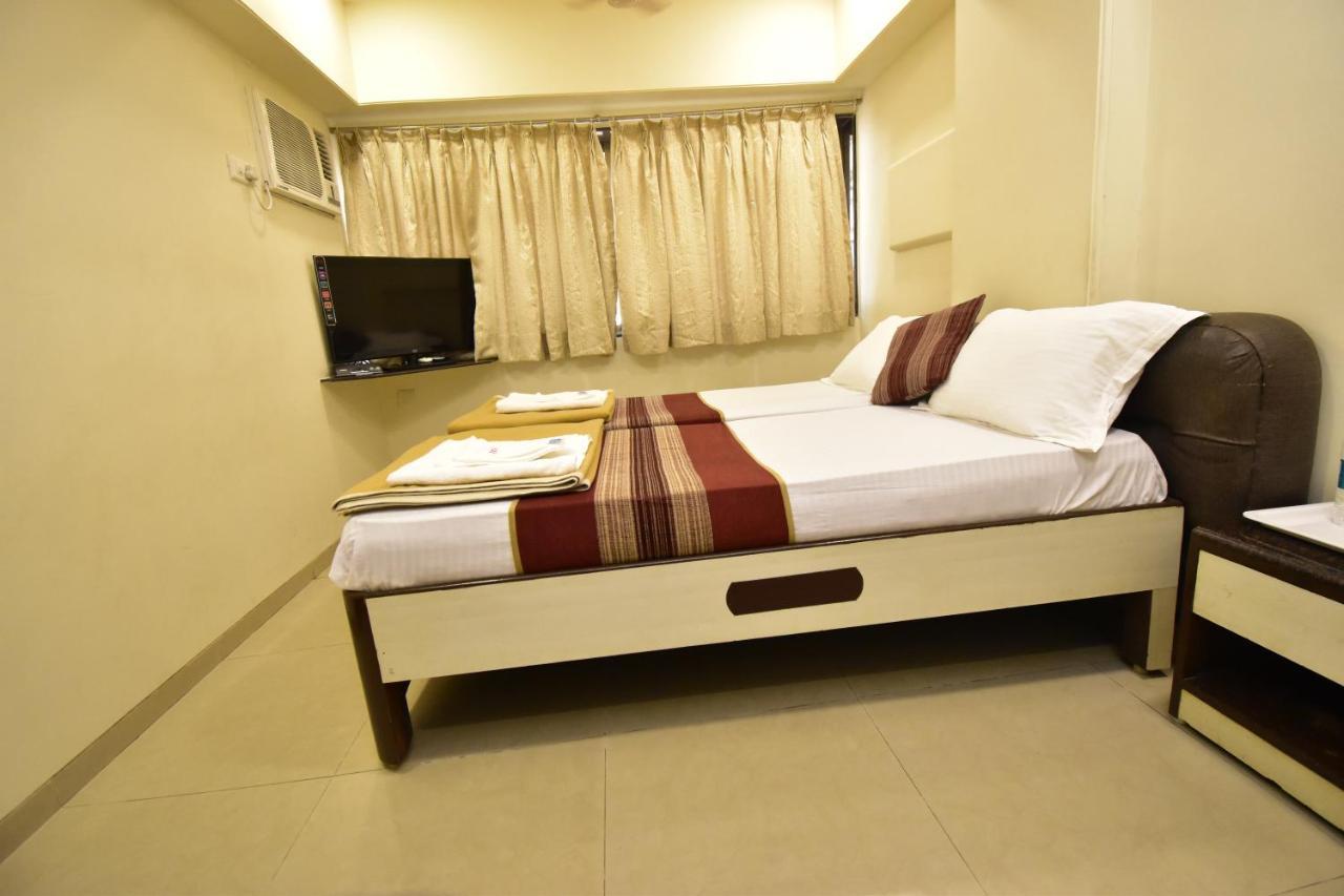 Hotel Kalpana Palace, Мумбай Екстериор снимка