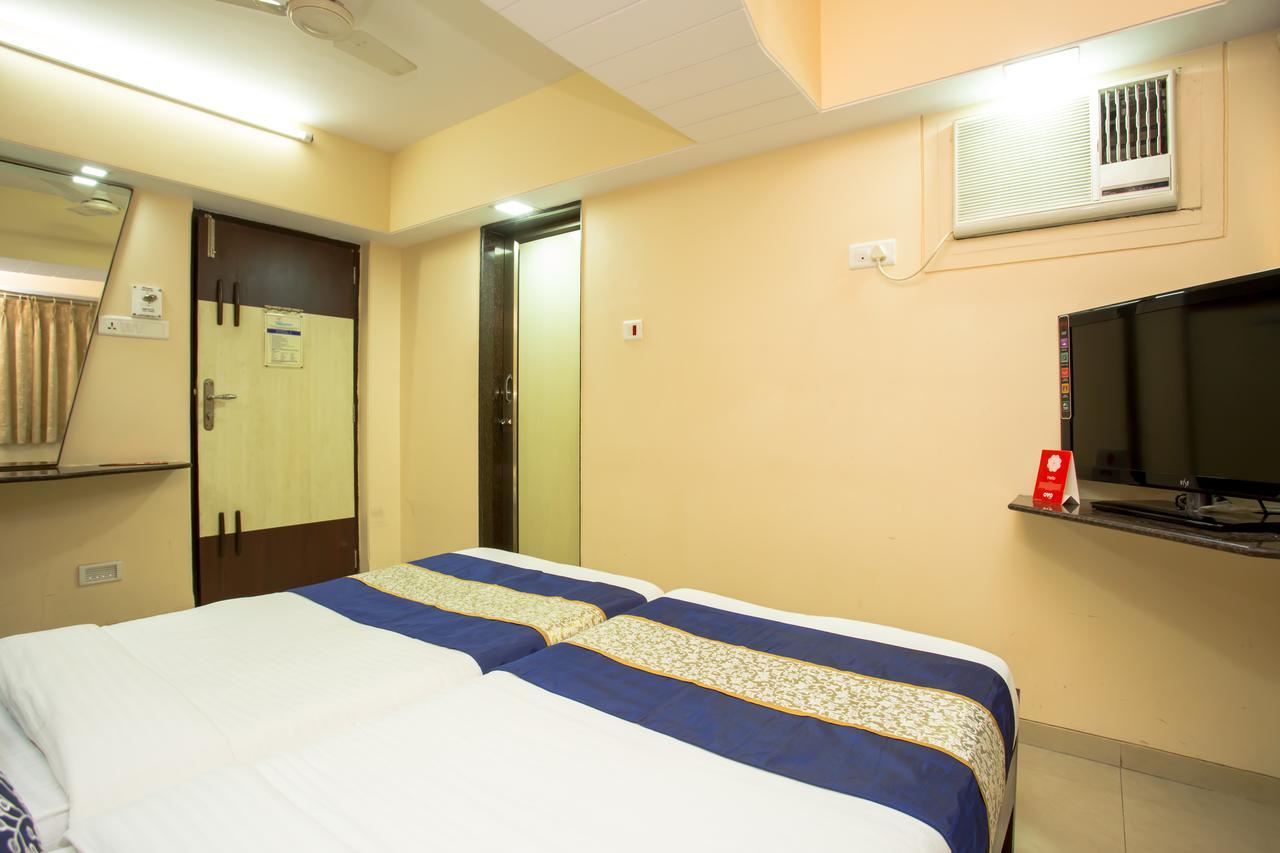 Hotel Kalpana Palace, Мумбай Екстериор снимка