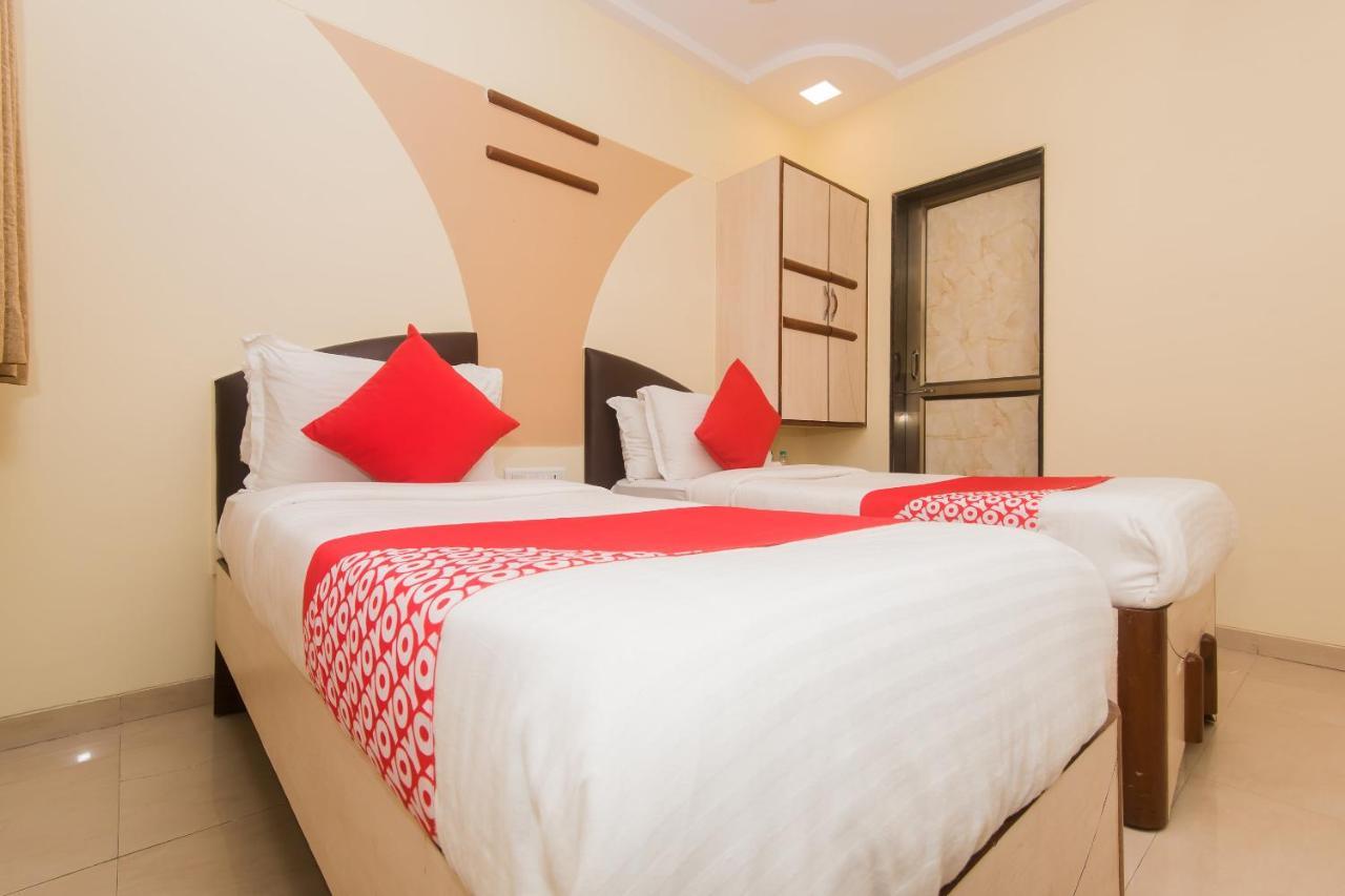 Hotel Kalpana Palace, Мумбай Екстериор снимка