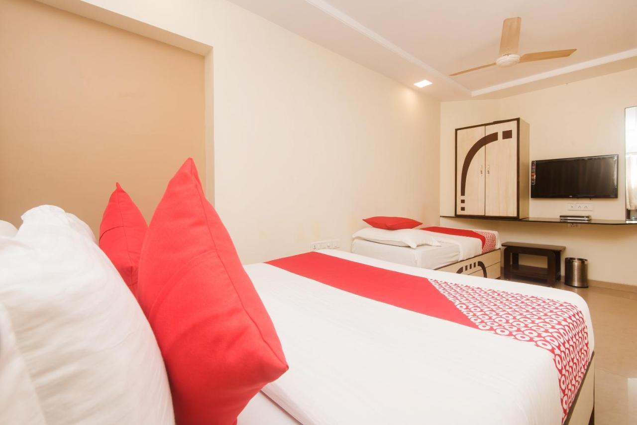 Hotel Kalpana Palace, Мумбай Екстериор снимка