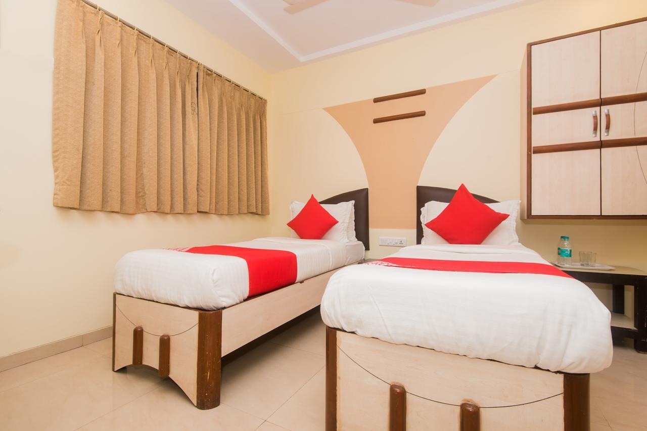 Hotel Kalpana Palace, Мумбай Екстериор снимка