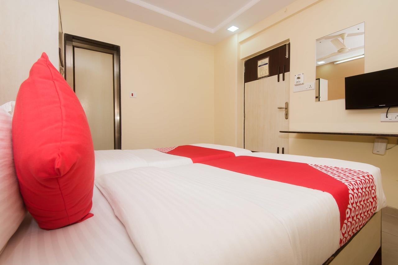 Hotel Kalpana Palace, Мумбай Екстериор снимка