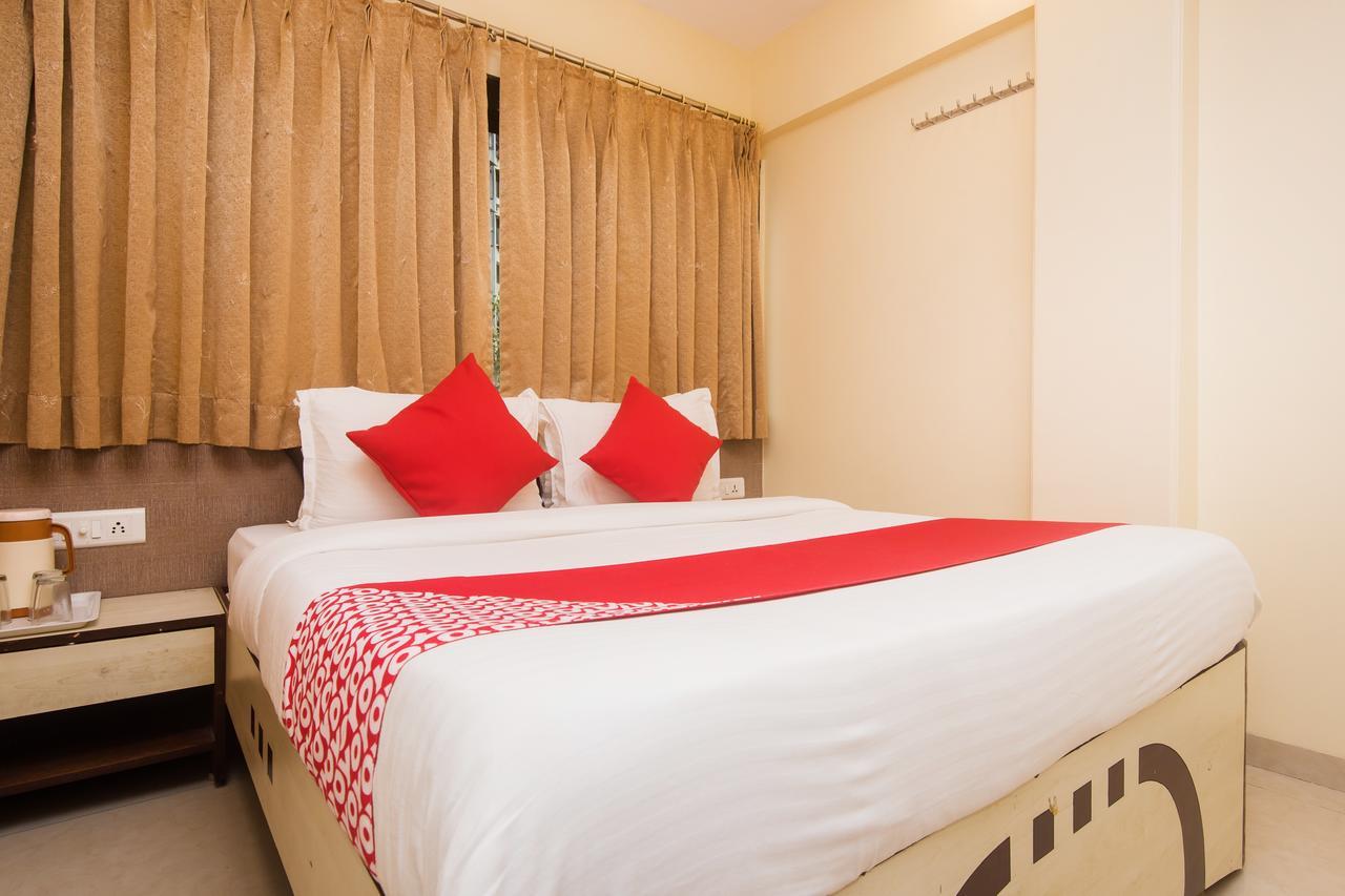 Hotel Kalpana Palace, Мумбай Екстериор снимка